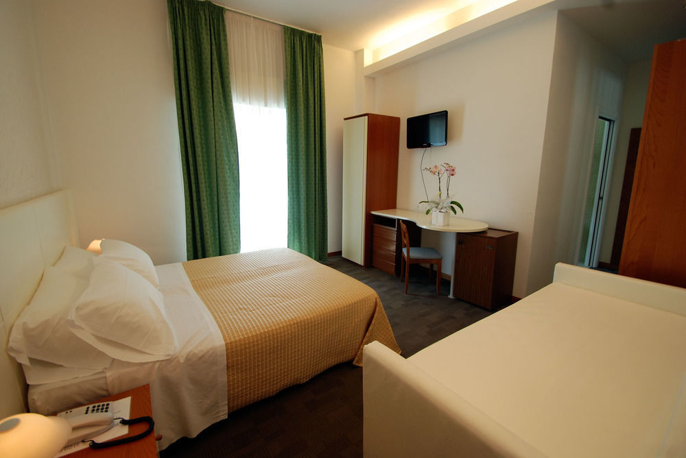 Hotel Sorriso 밀라노마리티마 외부 사진