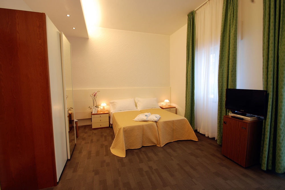 Hotel Sorriso 밀라노마리티마 외부 사진